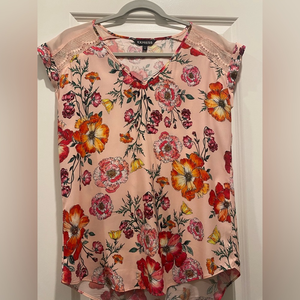LIKE NEW Express floral blouse
